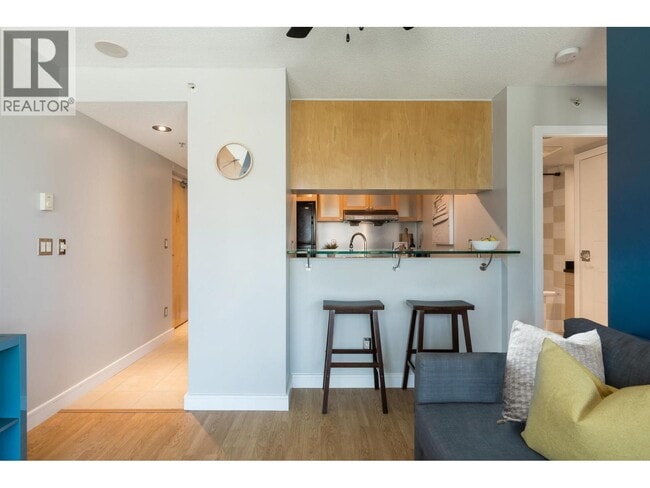 1003 Burnaby St in Vancouver, BC - Building Photo - Building Photo