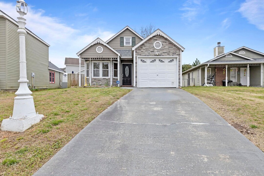 103 Basswood Ct in Jacksonville, NC - Building Photo