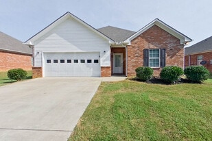 318 Golden Eagle Cir in Jasper, AL - Building Photo