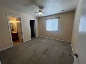 601 Torretta Dr SW in Albuquerque, NM - Building Photo - Building Photo