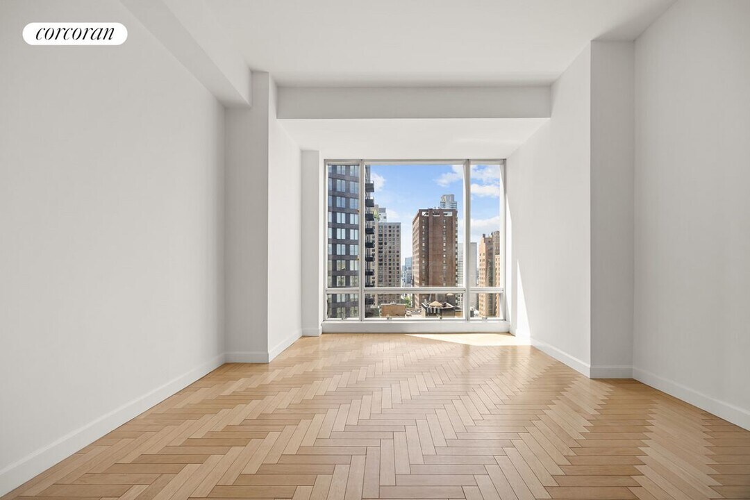 1 Central Prk W in New York, NY - Building Photo