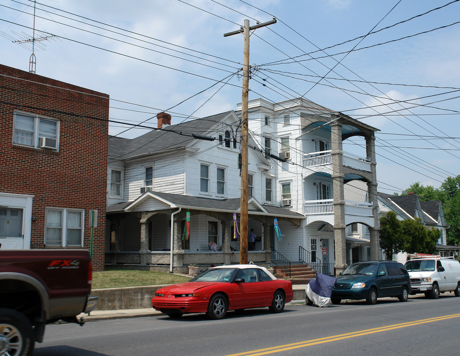 733-735 Winchester Ave in Martinsburg, WV - Building Photo