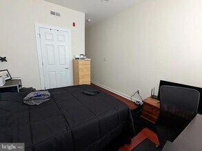 2631 W Girard Ave in Philadelphia, PA - Foto de edificio - Building Photo