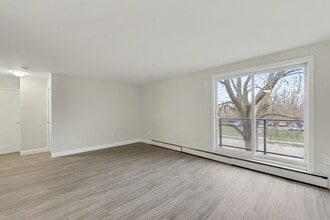 Elgin Woods Apartments in St Thomas, ON - Building Photo - Building Photo