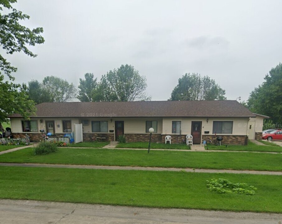 340 S Rowe Ln, Unit 1 in Walcott, IA - Foto de edificio