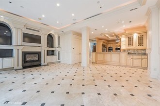 25 E Superior St-Unit -11C in Chicago, IL - Building Photo - Building Photo