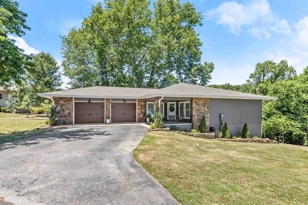 22 Shakespeare Dr in Bella Vista, AR - Building Photo