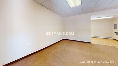 109 Main Rd N in Hampden, ME - Foto de edificio - Building Photo