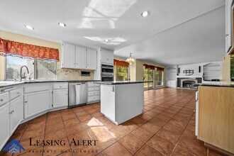 28801 Shadow Valley Ln in Santa Clarita, CA - Building Photo - Building Photo