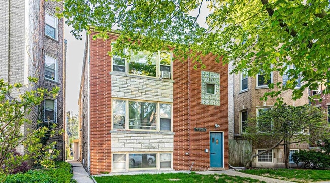 property at 7530 N Oakley Ave