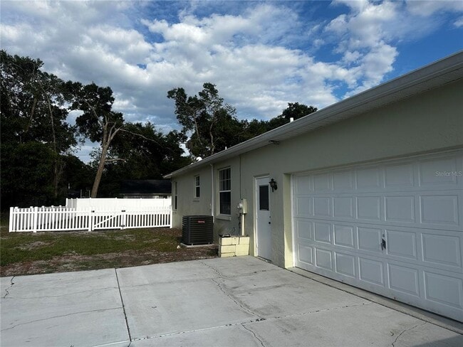 10061 SW 74th Terrace in Ocala, FL - Building Photo - Building Photo