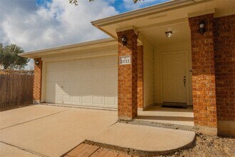 11712 Dunfries Ln in Austin, TX - Foto de edificio - Building Photo