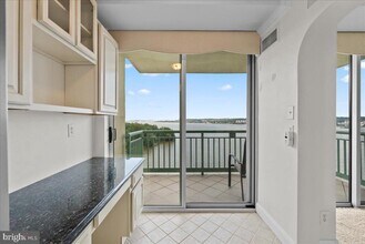 501 Slaters Ln in Alexandria, VA - Building Photo - Building Photo