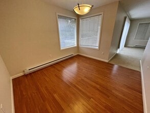 1220 100th Pl NE in Bellevue, WA - Building Photo - Building Photo