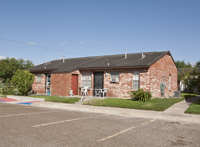 Alamo Village Apartments in Alamo, TX - Foto de edificio - Building Photo