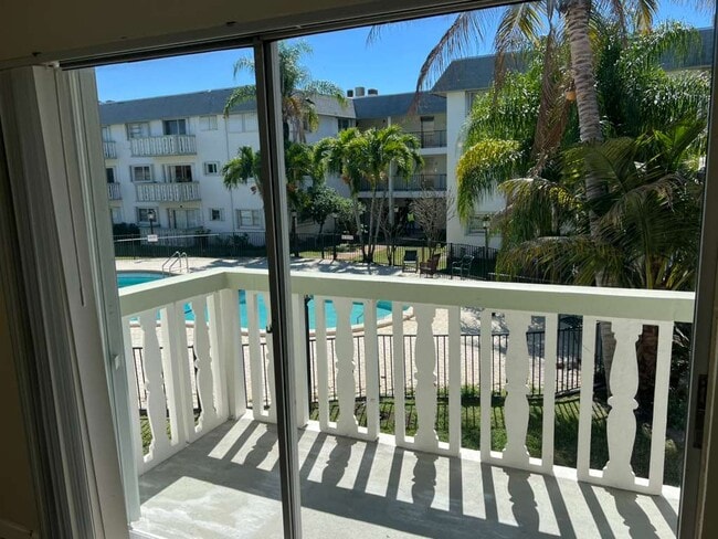 15225 NE 6th Ave in Miami, FL - Foto de edificio - Building Photo