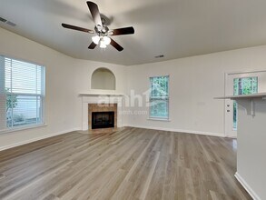 220 Summer Hill Way in Richmond Hill, GA - Building Photo - Building Photo