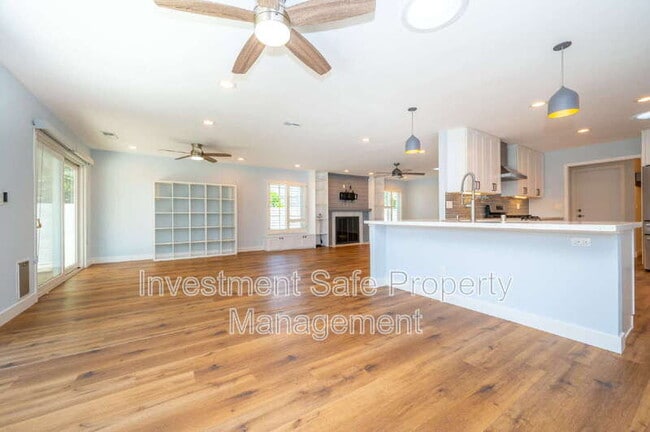 6051 Bounty St in San Diego, CA - Building Photo - Building Photo