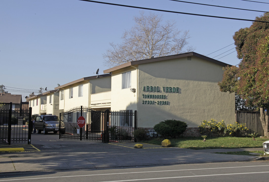 Arbol Verde Townhouses in Hayward, CA - Building Photo