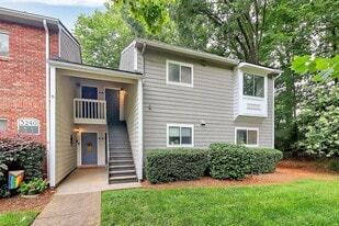 3240 Heathstead Place in Charlotte, NC - Building Photo