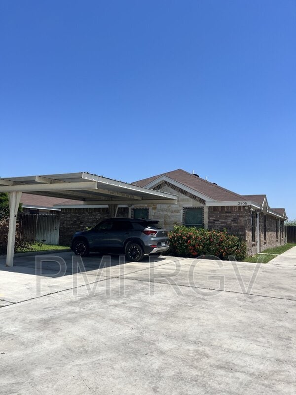 property at 2913 Linda Vista St