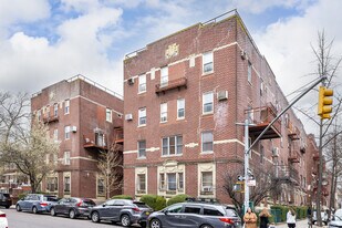 555 Crown St in Brooklyn, NY - Building Photo