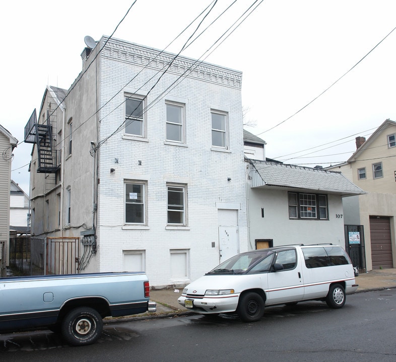 107 Marshall St in Elizabeth, NJ - Building Photo