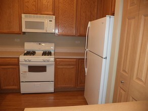 1291 Brookdale Dr in Carpentersville, IL - Building Photo - Building Photo