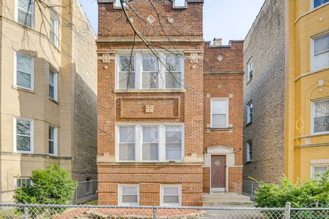 6435 N Leavitt St in Chicago, IL - Building Photo