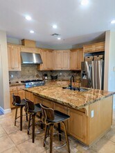 333 Foothill Dr in Brentwood, CA - Foto de edificio - Building Photo