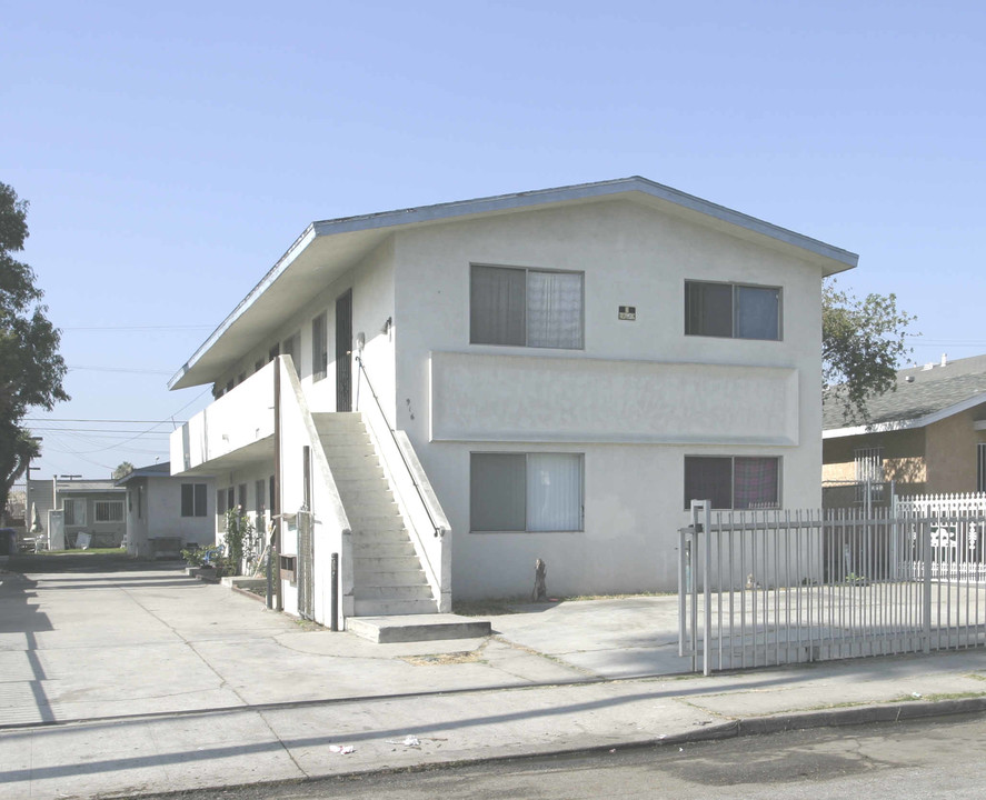 916 W 85th St in Los Angeles, CA - Building Photo