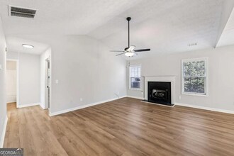 7091 Greenridge Dr in Loganville, GA - Foto de edificio - Building Photo