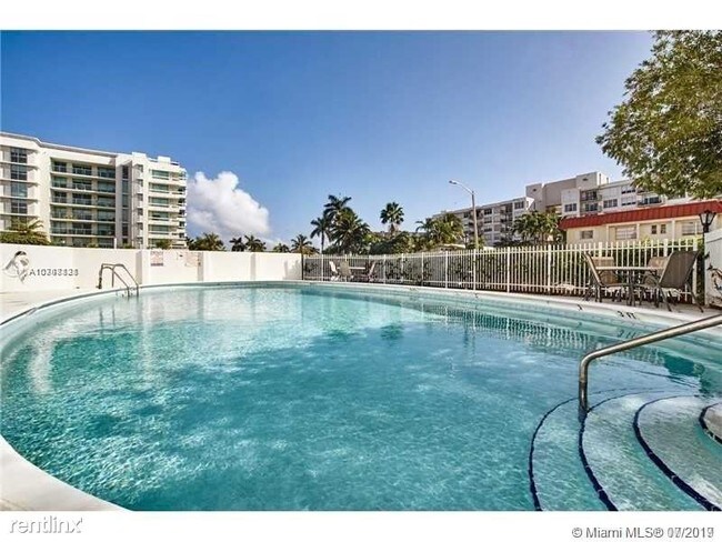 1075 92nd St-Unit -# 3044 in Bay Harbor Islands, FL - Building Photo - Building Photo