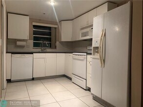 9470 Live Oak Pl in Davie, FL - Foto de edificio - Building Photo