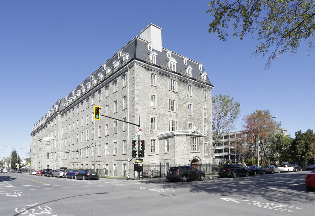 Habitat Fullum in Montréal, QC - Building Photo