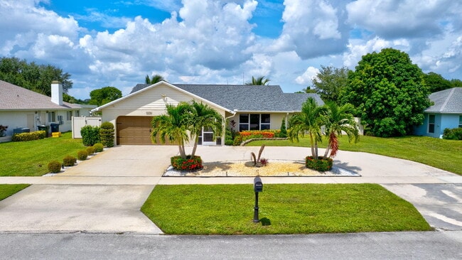 1104 Jackpine St in Wellington, FL - Building Photo - Building Photo