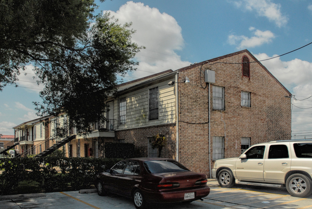 Savannah Apartments in South Houston, TX - Building Photo