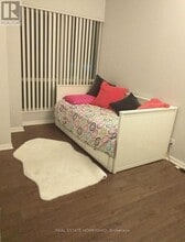 18 Lee Centre Dr in Toronto, ON - Building Photo - Building Photo