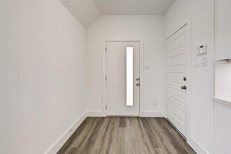 5124 Gold St-Unit -B in Houston, TX - Building Photo - Building Photo