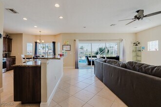 1827 SE 12th St in Cape Coral, FL - Building Photo - Building Photo