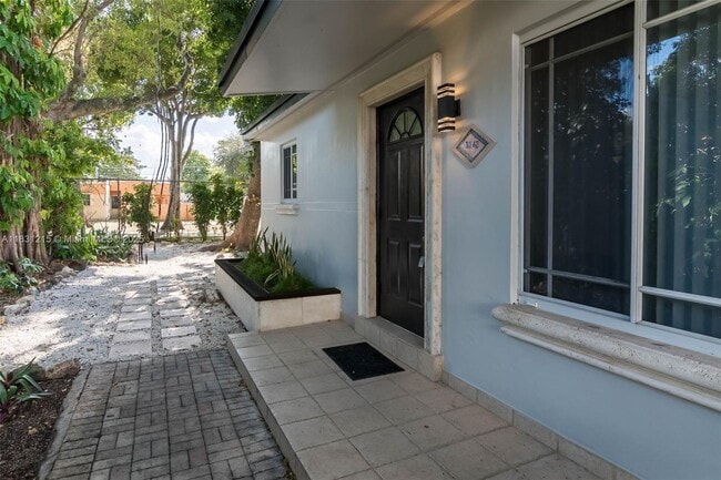 3760 Day Ave in Miami, FL - Foto de edificio - Building Photo