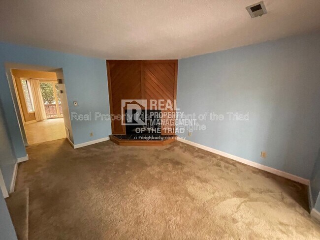 621 Walker Ave in Greensboro, NC - Building Photo - Building Photo