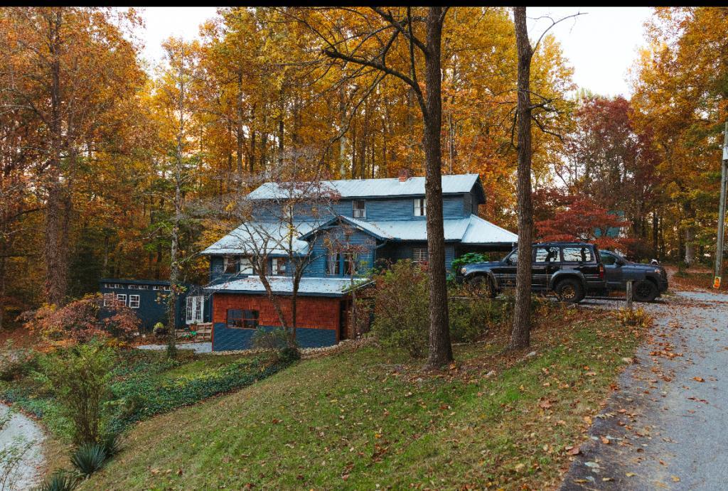 192 Patterson St in Saluda, NC - Foto de edificio