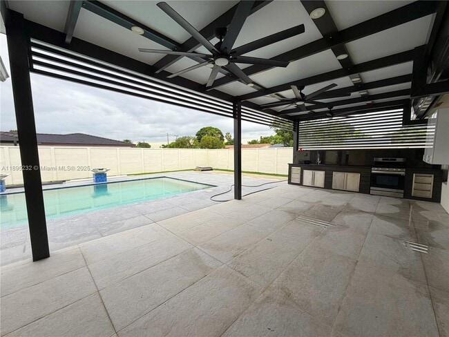 18000 SW 110th Ave in Miami, FL - Building Photo - Building Photo