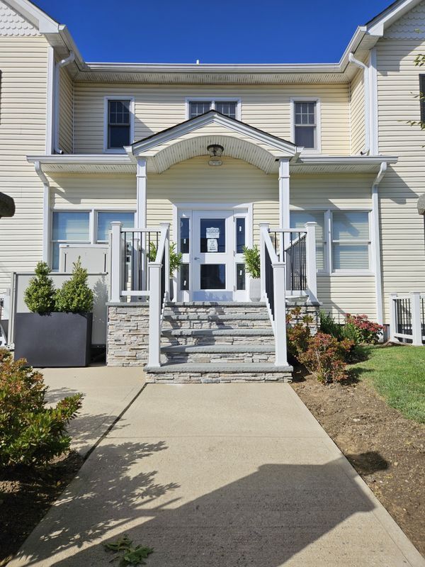 93 Hempstead Ave in Lynbrook, NY - Building Photo - Building Photo