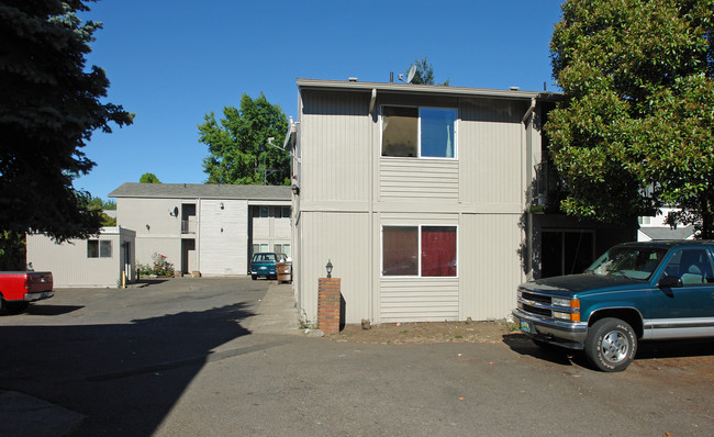 Viking Apartments in Salem, OR - Foto de edificio - Building Photo