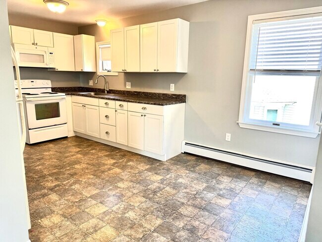28 Clark St in Danvers, MA - Building Photo - Building Photo