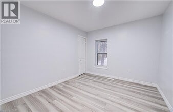 115 Courtney St in Cambridge, ON - Building Photo - Building Photo