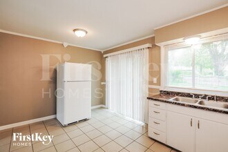 7908 E 92nd St in Kansas City, MO - Foto de edificio - Building Photo