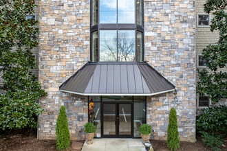 Promontory Point in Knoxville, TN - Foto de edificio - Building Photo